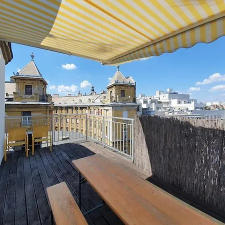 Апартаменты Beauty On The Rooftop With Ac And Rooftop Terrace