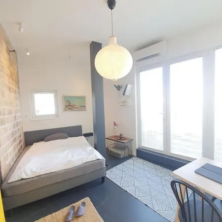 Beauty On The Rooftop With Ac And Rooftop Terrace Apartment *